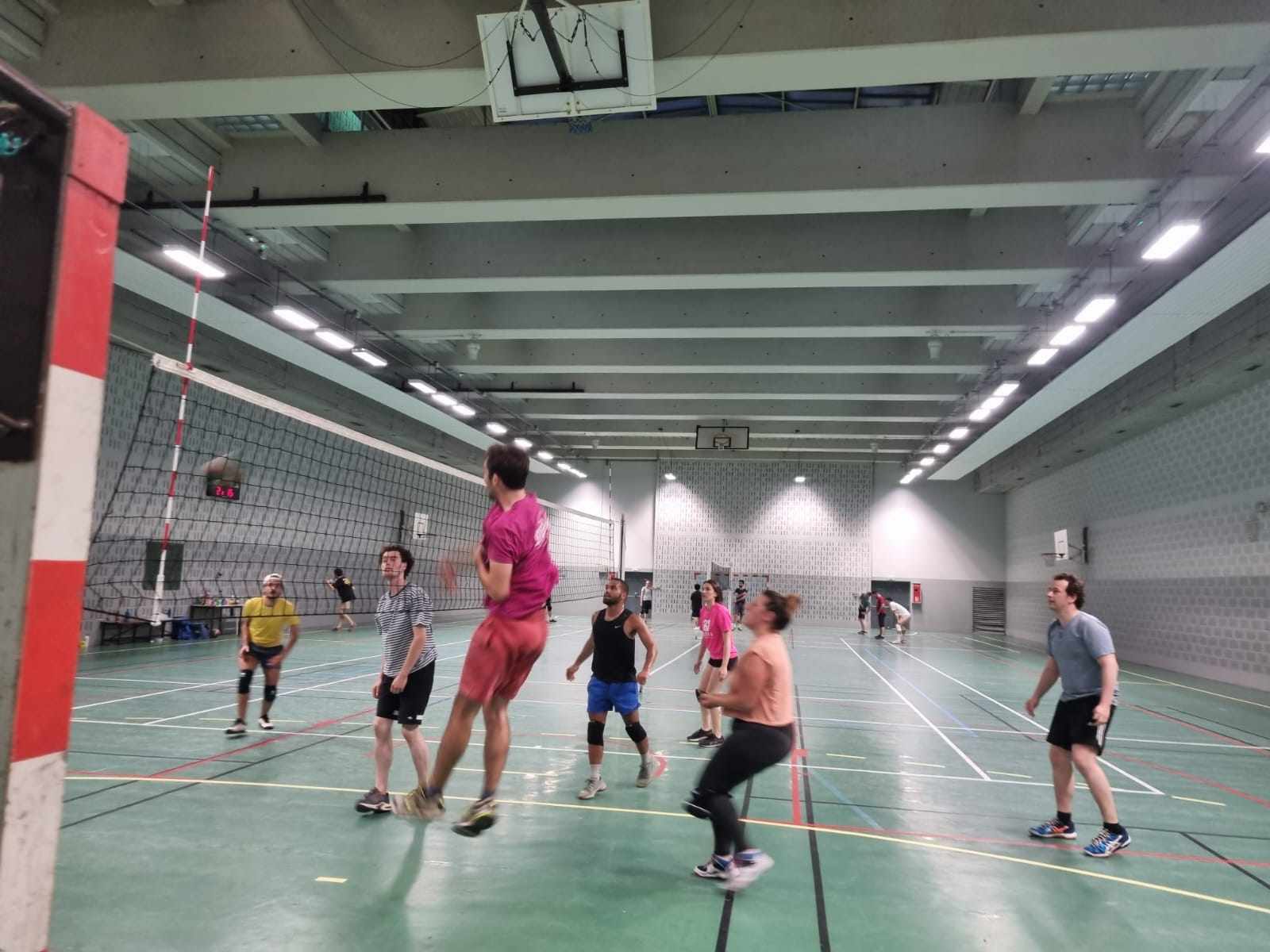 Équipe de volley-ball du club en plein match
